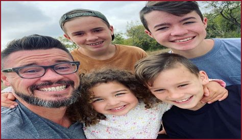 Rachel Hollis family, ex-husband, boyfriend, children, parents, siblings